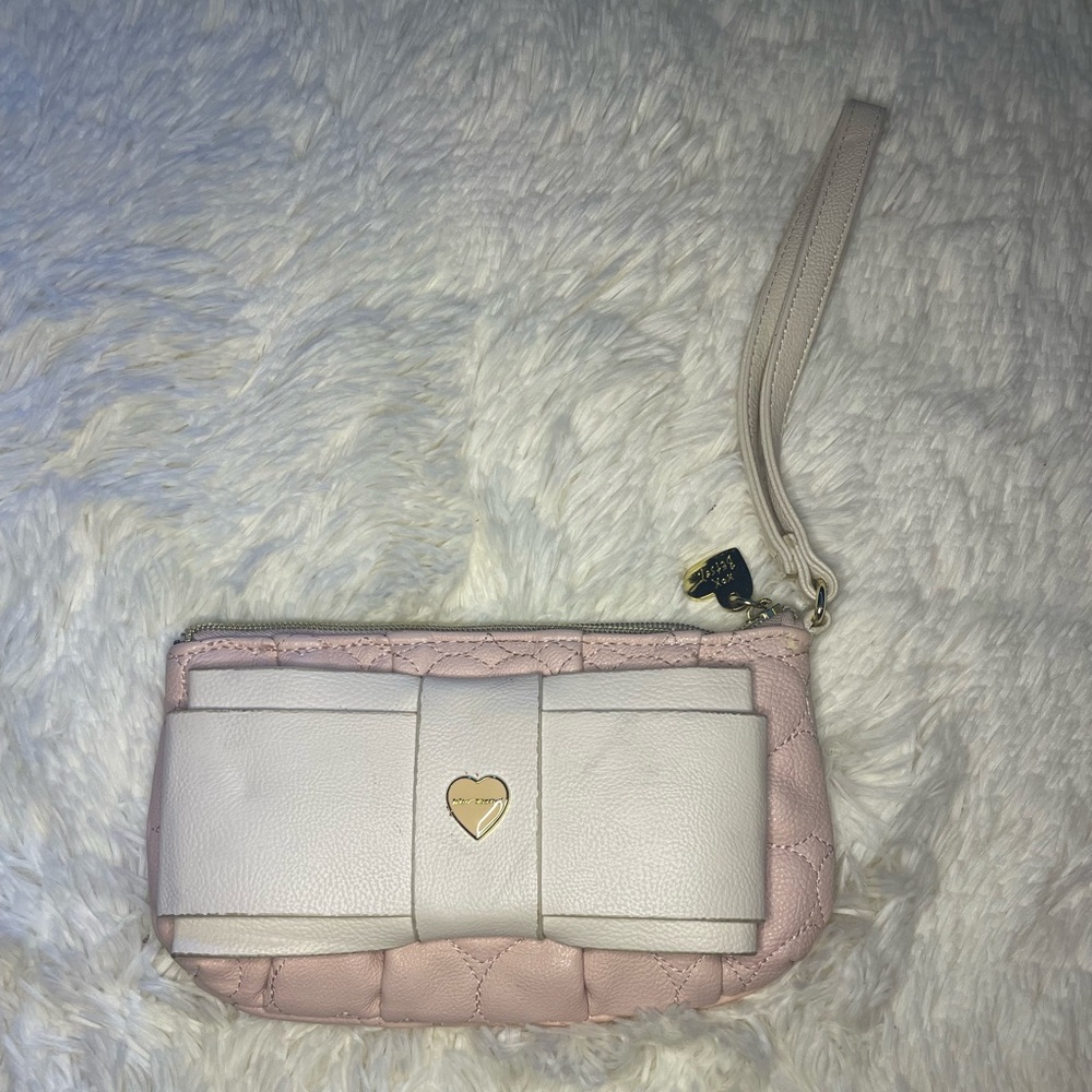 Betsy Johnson, pink quilt hearts with white bow wristlet